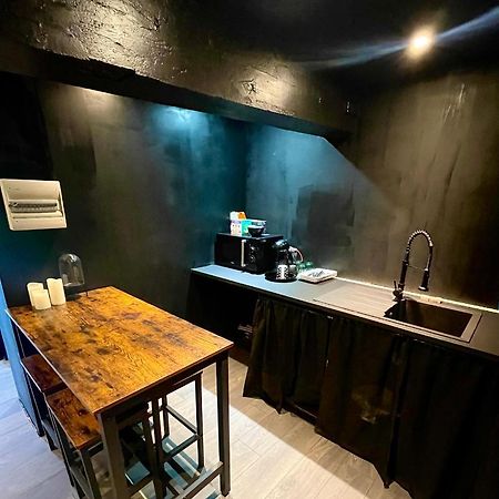 Dark Room Centre Ville De 돌 외부 사진