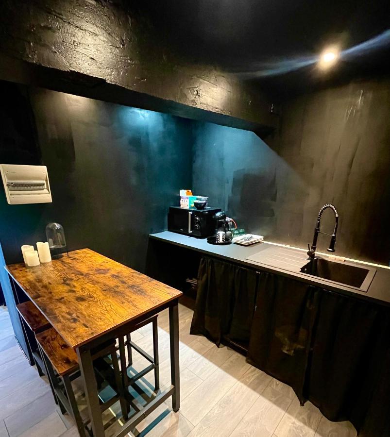 Dark Room Centre Ville De 돌 외부 사진